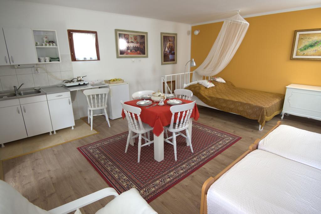 Apartment Honey And Milk Vrdnik Eksteriør billede